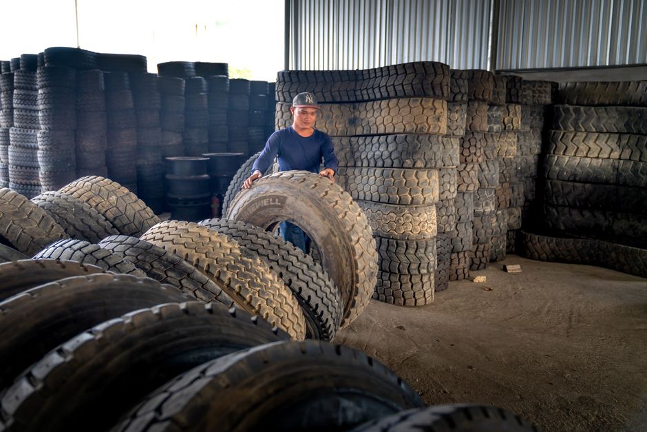 Tire storage warehouse facility